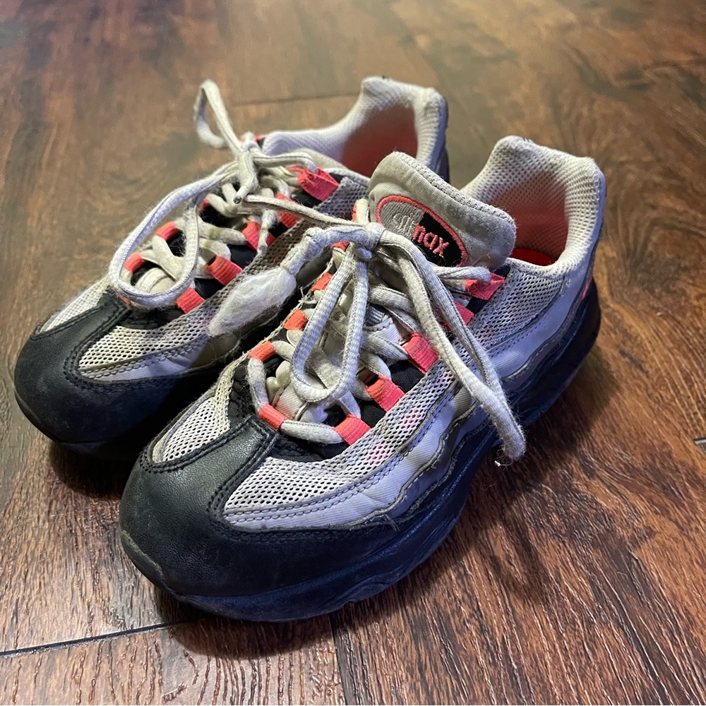 Nike Air Max 95 : Pink and Gry